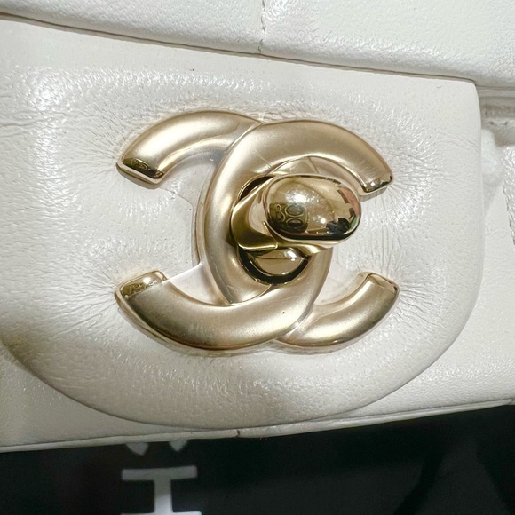 Chanel White mini Lambskin Monacoco crossbody Flap Bag - Picture 6 of 16